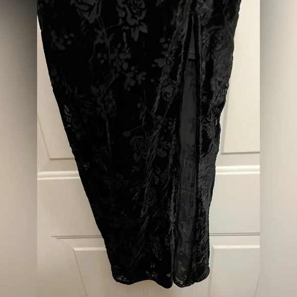 Urban Outfitters Velvet Mallory Midi Dress Black Gothic Victorian Whimsical Sz S - Picture 5 of 10